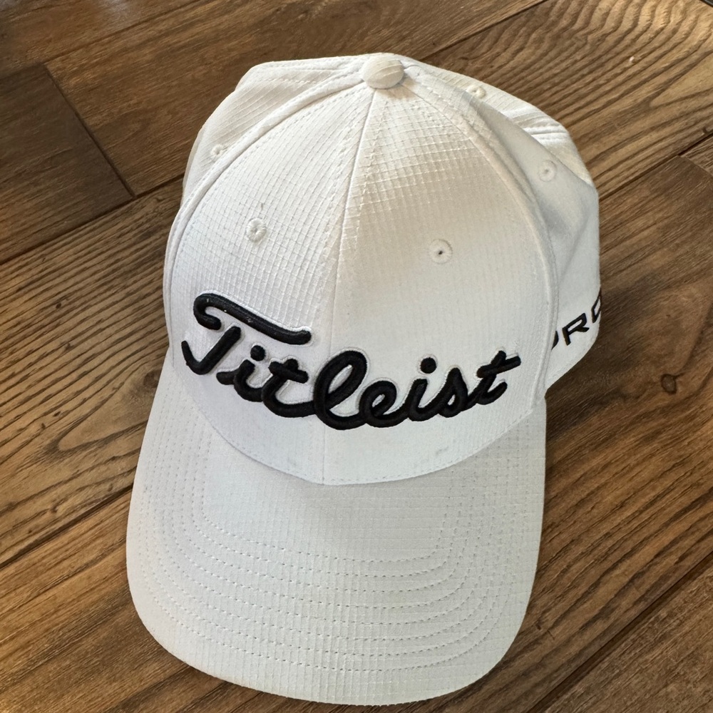 Titleist Pro V1 Hat - fitted XL - White - few marks - great deal.